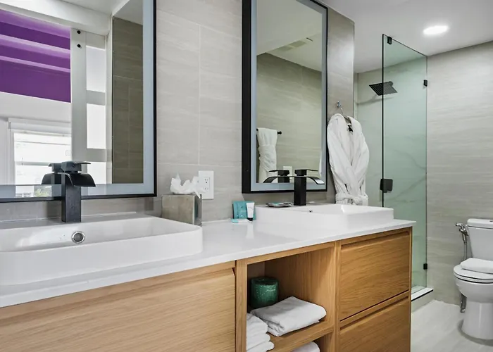 Townhouse Hotel